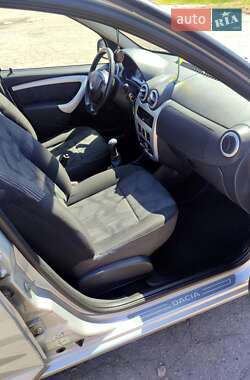 Хэтчбек Dacia Sandero 2009 в 