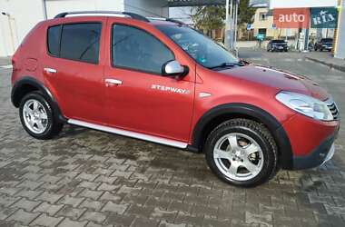 Хэтчбек Dacia Sandero 2010 в 