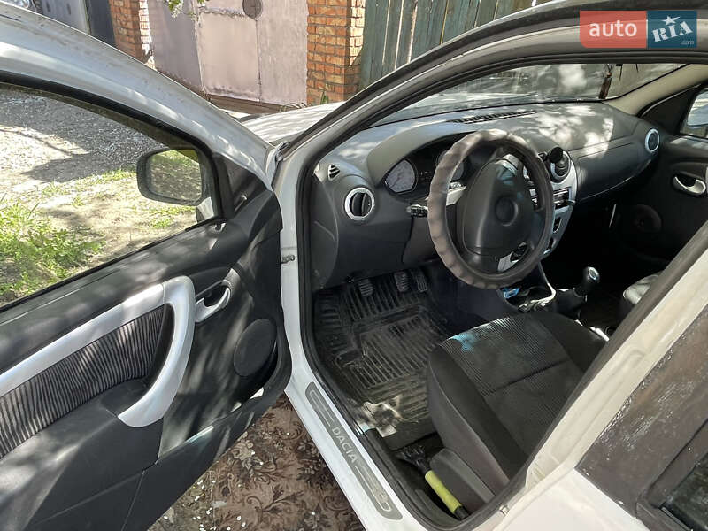 Хэтчбек Dacia Sandero 2010 в Днепре