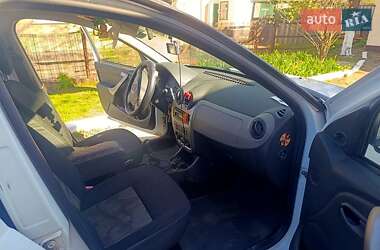 Хэтчбек Dacia Sandero 2009 в 