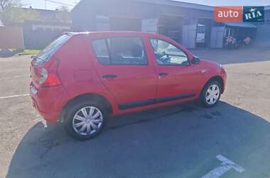 Хэтчбек Dacia Sandero 2009 в 