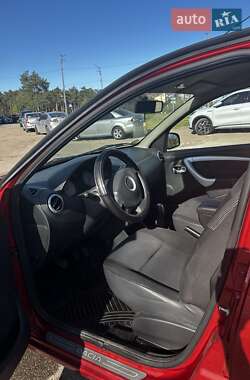 Хэтчбек Dacia Sandero 2009 в 