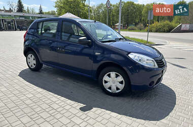 Хетчбек Dacia Sandero 2009 в 