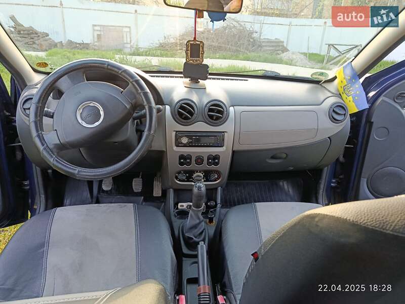 Хетчбек Dacia Sandero 2010 в Жовтих Водах
