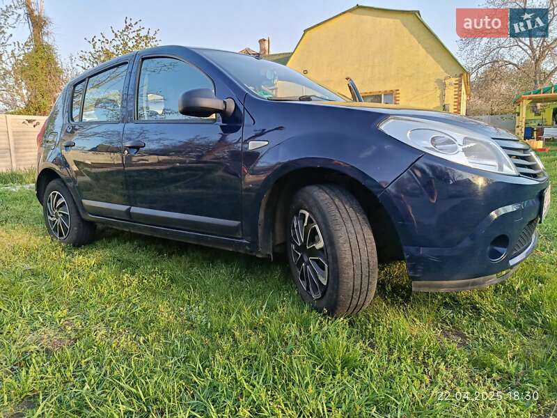 Хетчбек Dacia Sandero 2010 в Жовтих Водах
