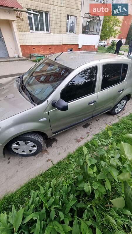Хетчбек Dacia Sandero 2010 в Львові