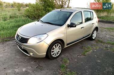 Хэтчбек Dacia Sandero 2012 в Каменке-Бугской
