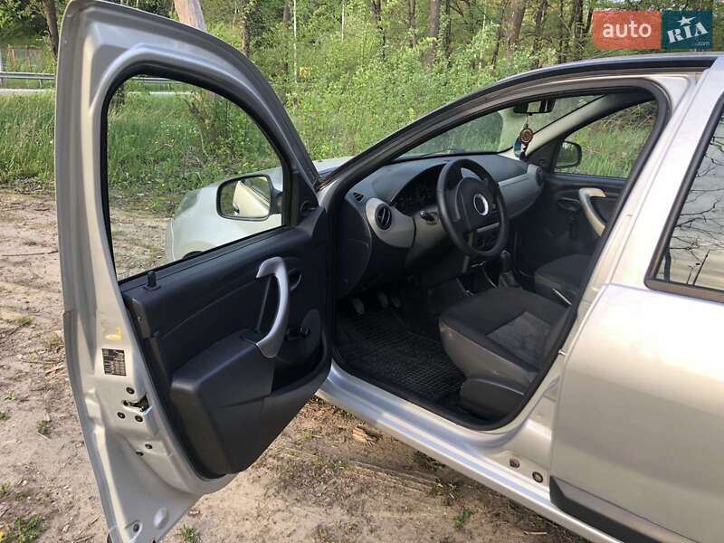 Хетчбек Dacia Sandero 2009 в Тернополі