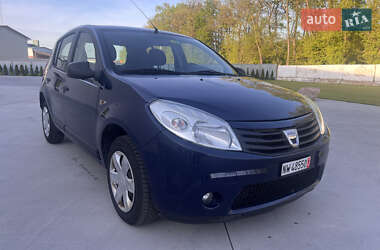 Хетчбек Dacia Sandero 2010 в 