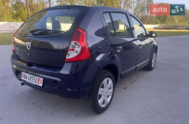 Хетчбек Dacia Sandero 2010 в 