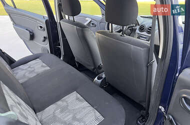 Хетчбек Dacia Sandero 2010 в 