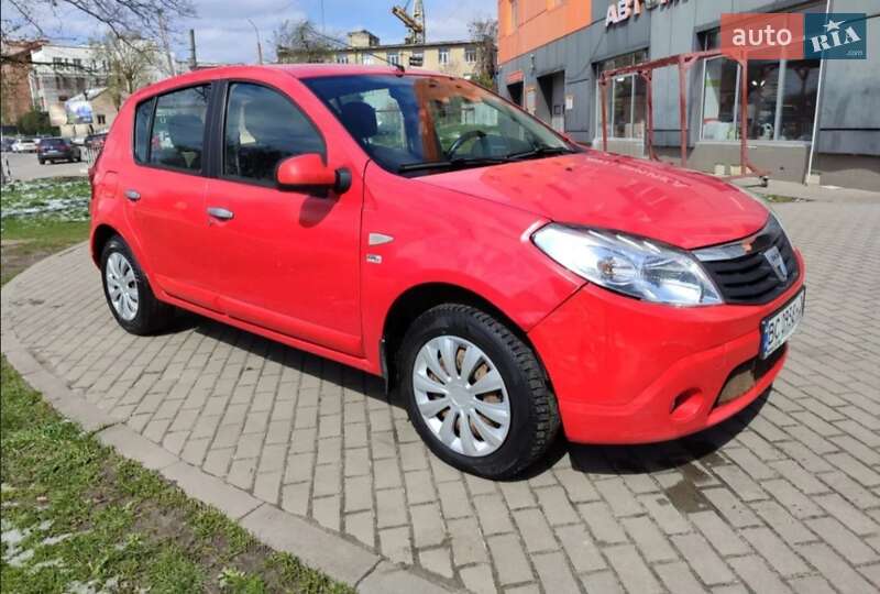 Хэтчбек Dacia Sandero 2009 в 