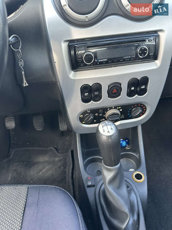 Хэтчбек Dacia Sandero 2009 в Луцке