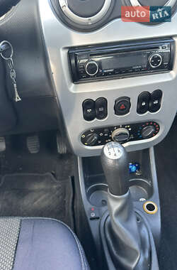Хетчбек Dacia Sandero 2009 в 