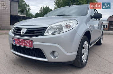 Хэтчбек Dacia Sandero 2010 в Бахмаче