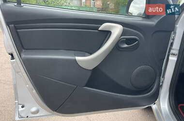 Хэтчбек Dacia Sandero 2010 в 