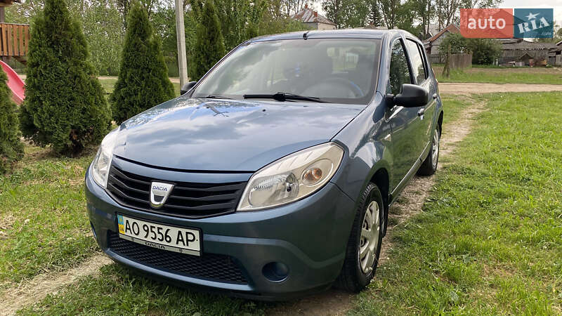 Хэтчбек Dacia Sandero 2008 в Берегово