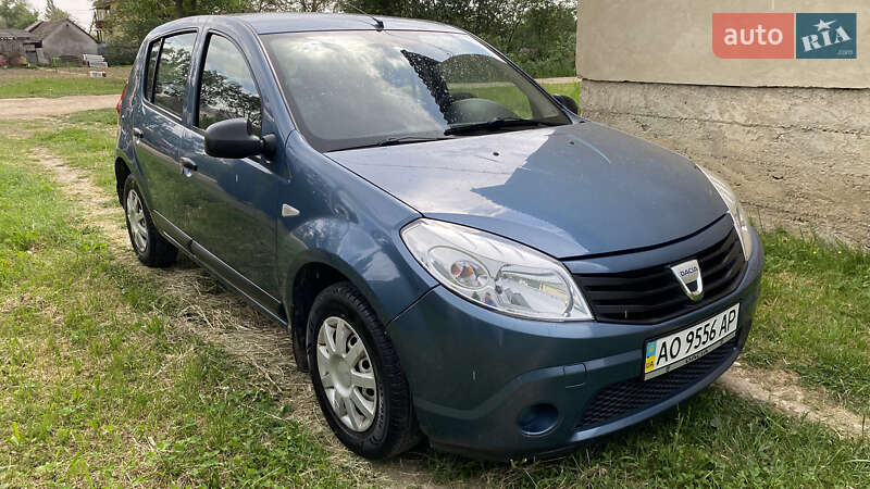 Хэтчбек Dacia Sandero 2008 в Берегово