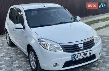 Хэтчбек Dacia Sandero 2009 в 