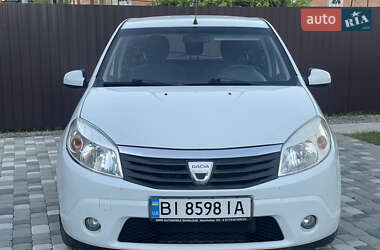 Хэтчбек Dacia Sandero 2009 в 