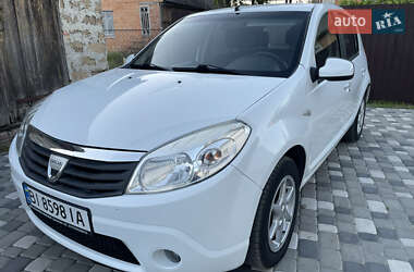 Хэтчбек Dacia Sandero 2009 в 