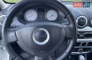 Хэтчбек Dacia Sandero 2009 в 