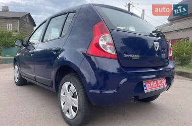 Хэтчбек Dacia Sandero 2009 в 