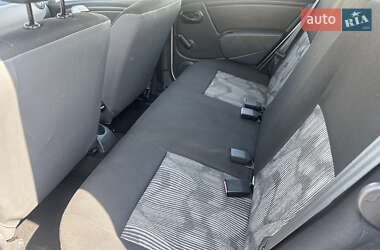 Хетчбек Dacia Sandero 2010 в 