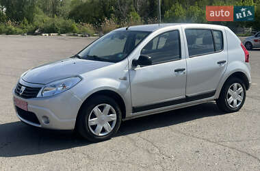 Хэтчбек Dacia Sandero 2010 в Полтаве
