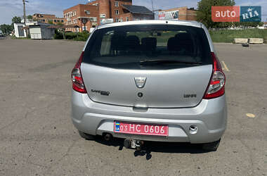 Хетчбек Dacia Sandero 2010 в 