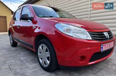 Хэтчбек Dacia Sandero 2009 в 
