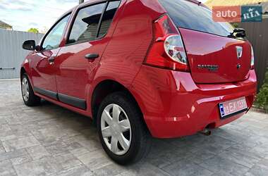 Хэтчбек Dacia Sandero 2009 в 
