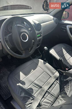 Хетчбек Dacia Sandero 2010 в 