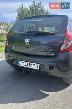 Хетчбек Dacia Sandero 2010 в 
