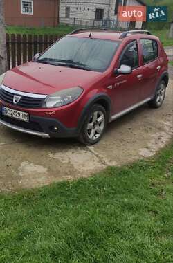 Хэтчбек Dacia Sandero 2010 в 