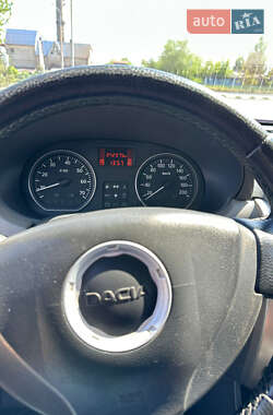 Хетчбек Dacia Sandero 2009 в 