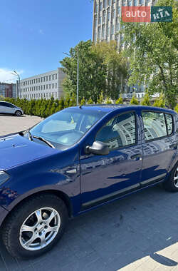 Хетчбек Dacia Sandero 2009 в 