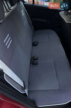 Хетчбек Dacia Sandero 2012 в 