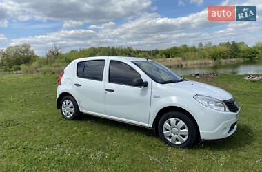 Хетчбек Dacia Sandero 2010 в Ізяславі