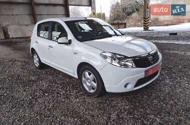 Хэтчбек Dacia Sandero 2008 в 
