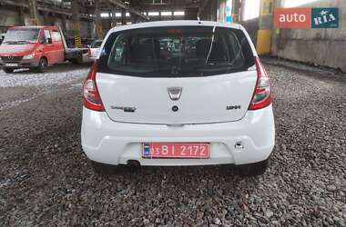 Хэтчбек Dacia Sandero 2008 в 