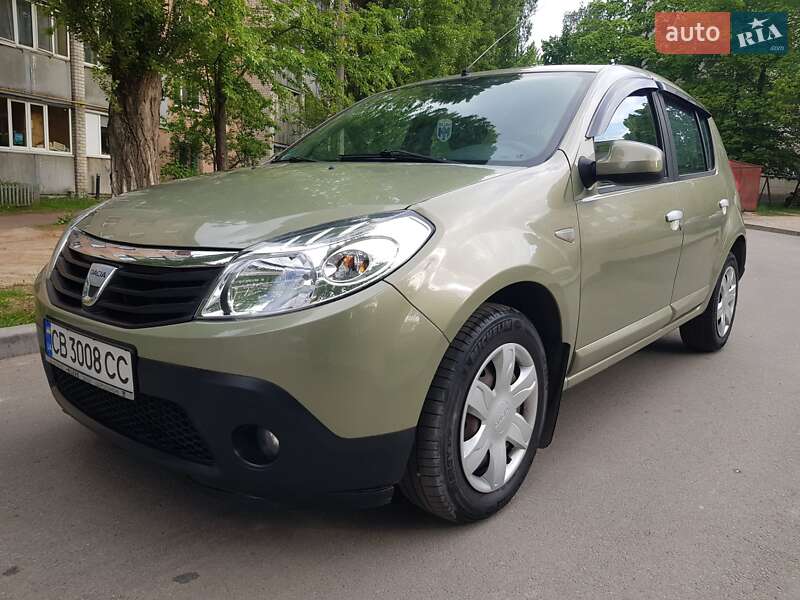 Хэтчбек Dacia Sandero 2009 в 