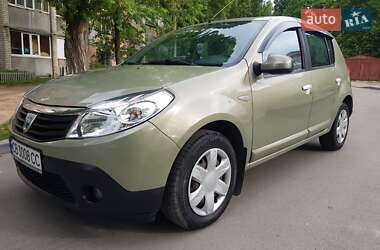 Хэтчбек Dacia Sandero 2009 в 