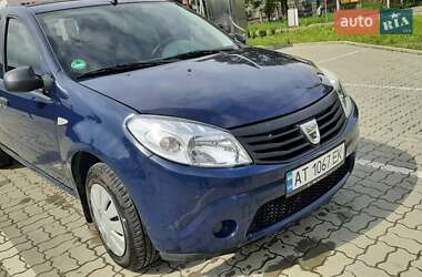 Хэтчбек Dacia Sandero 2012 в 