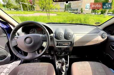 Хэтчбек Dacia Sandero 2012 в 