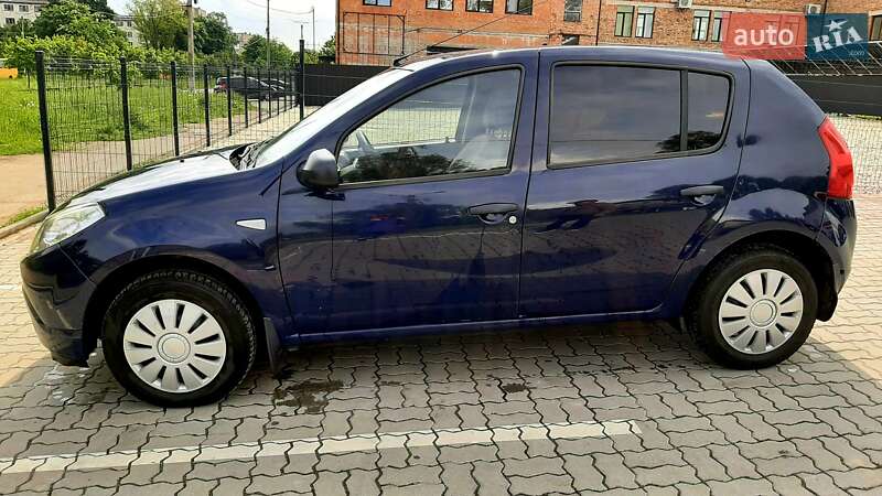 Хэтчбек Dacia Sandero 2012 в Калуше