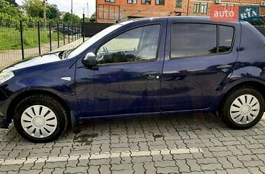 Хэтчбек Dacia Sandero 2012 в 