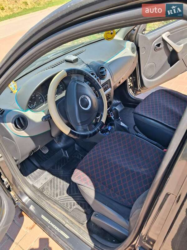 Хетчбек Dacia Sandero 2011 в Полтаві