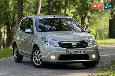 Хетчбек Dacia Sandero 2010 в Дніпрі