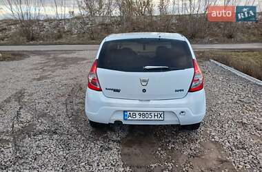 Хетчбек Dacia Sandero 2009 в 